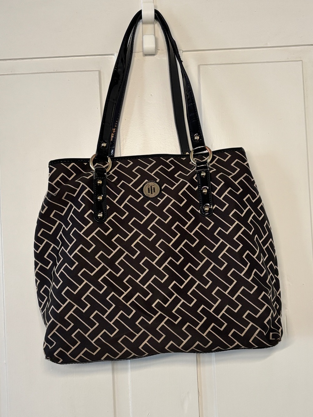 Tommy Hilfiger Medium Black and Cream Logo Tote Bag